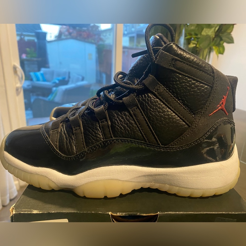 Jordan 11 Retro size 5.5 kids. 7.5 woman